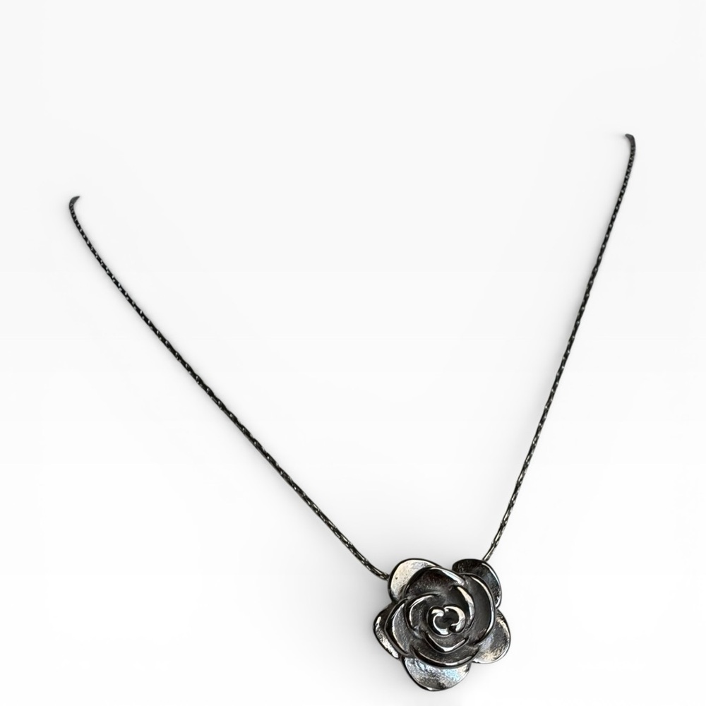 Elegant Rose Pendant Necklace Gold or Silver - Picture 2 of 4